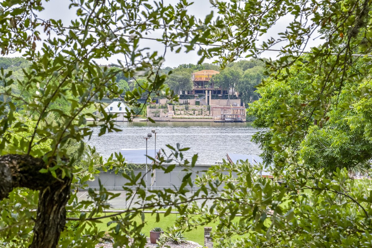 Photo 7 of Contemporary Lake Austin Estate Minutes from Downtown - Privately Gated