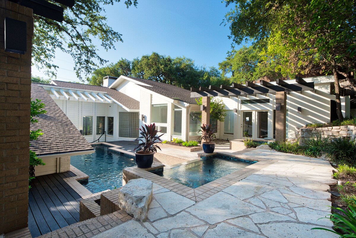 Photo 9 of Contemporary Lake Austin Estate Minutes from Downtown - Privately Gated