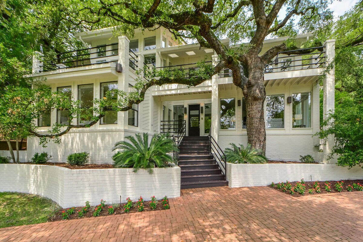 Photo 55 of Contemporary Lake Austin Estate Minutes from Downtown - Privately Gated