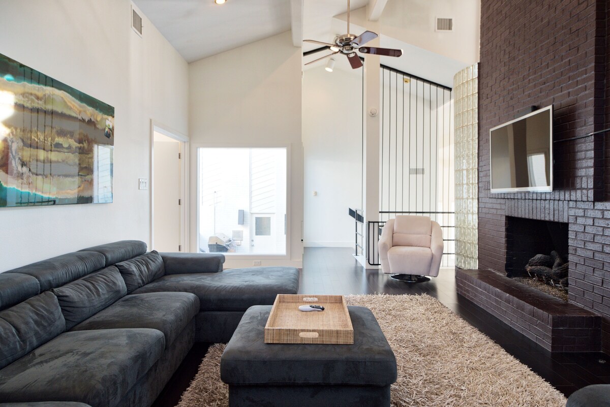 Photo 42 of Contemporary Lake Austin Estate Minutes from Downtown - Privately Gated