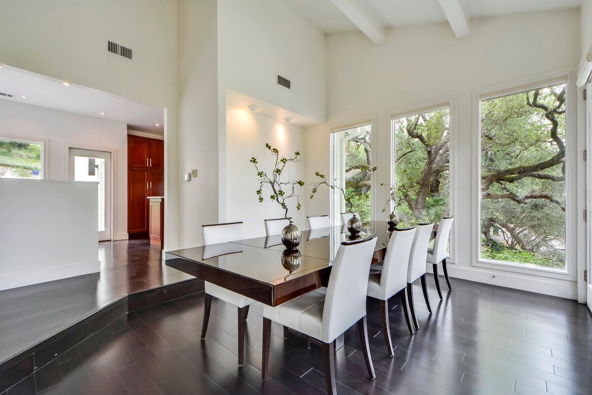Photo 8 of Contemporary Lake Austin Estate Minutes from Downtown - Privately Gated
