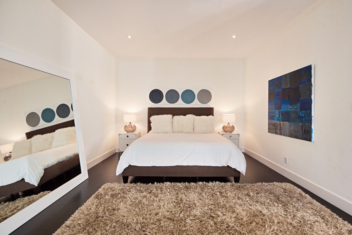 Photo 22 of Contemporary Lake Austin Estate Minutes from Downtown - Privately Gated