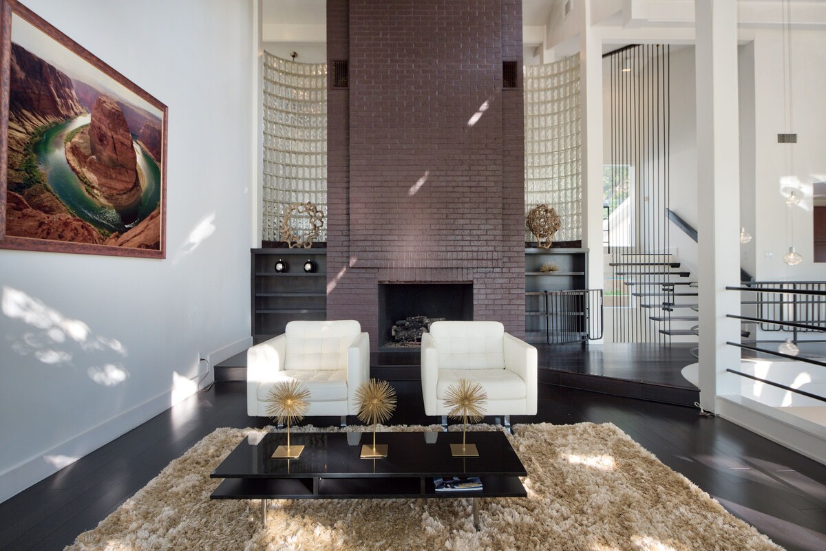 Photo 13 of Contemporary Lake Austin Estate Minutes from Downtown - Privately Gated