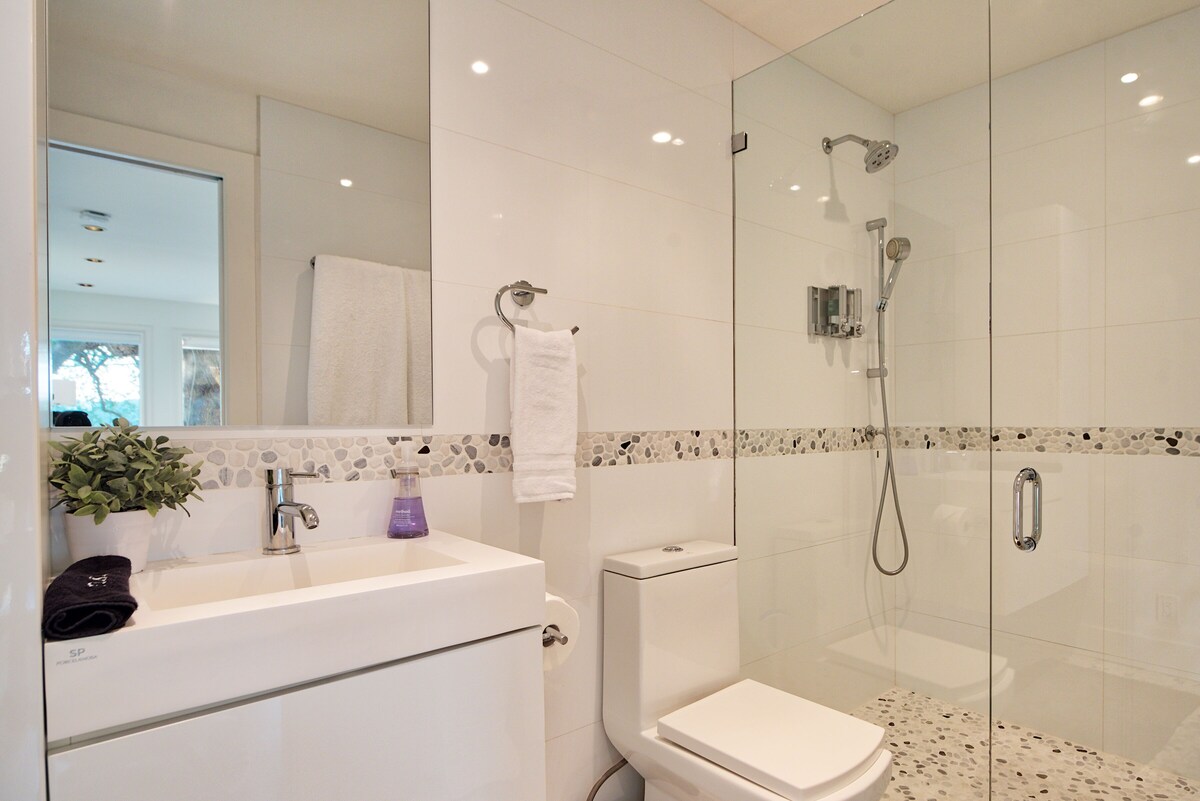 Photo 37 of Contemporary Lake Austin Estate Minutes from Downtown - Privately Gated