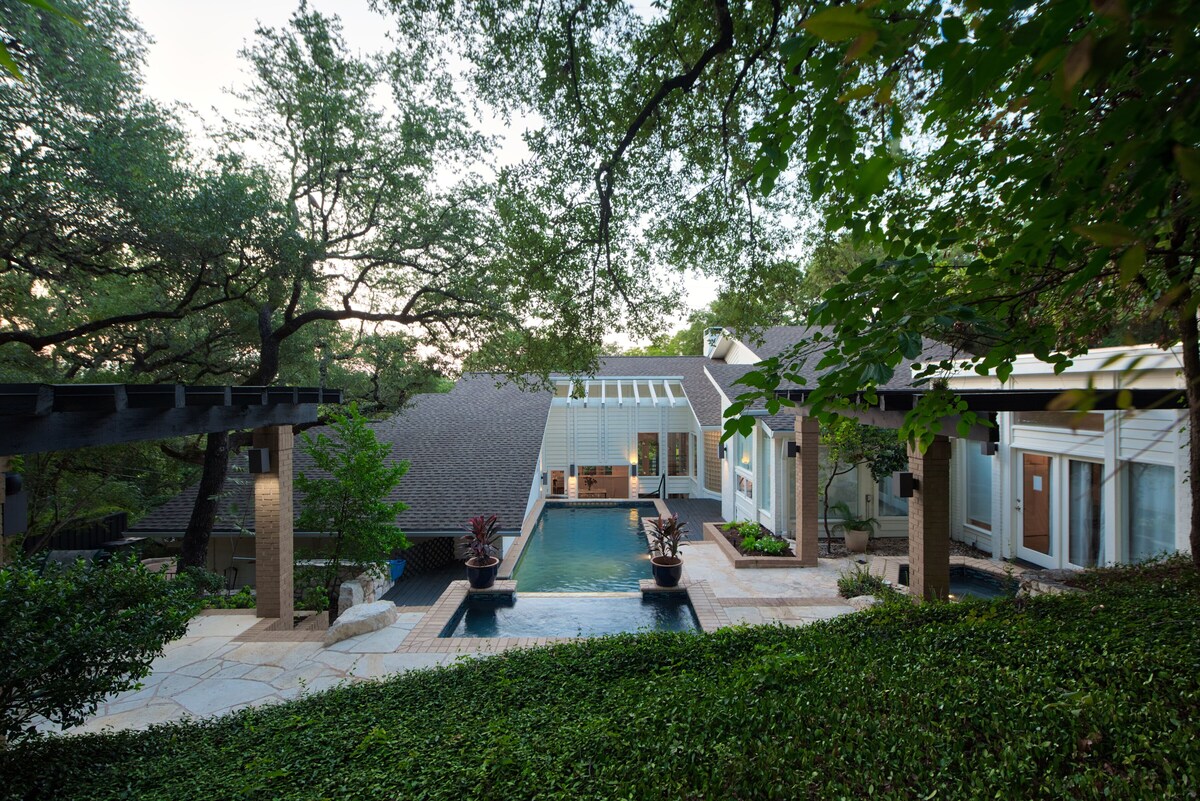 Photo 10 of Contemporary Lake Austin Estate Minutes from Downtown - Privately Gated