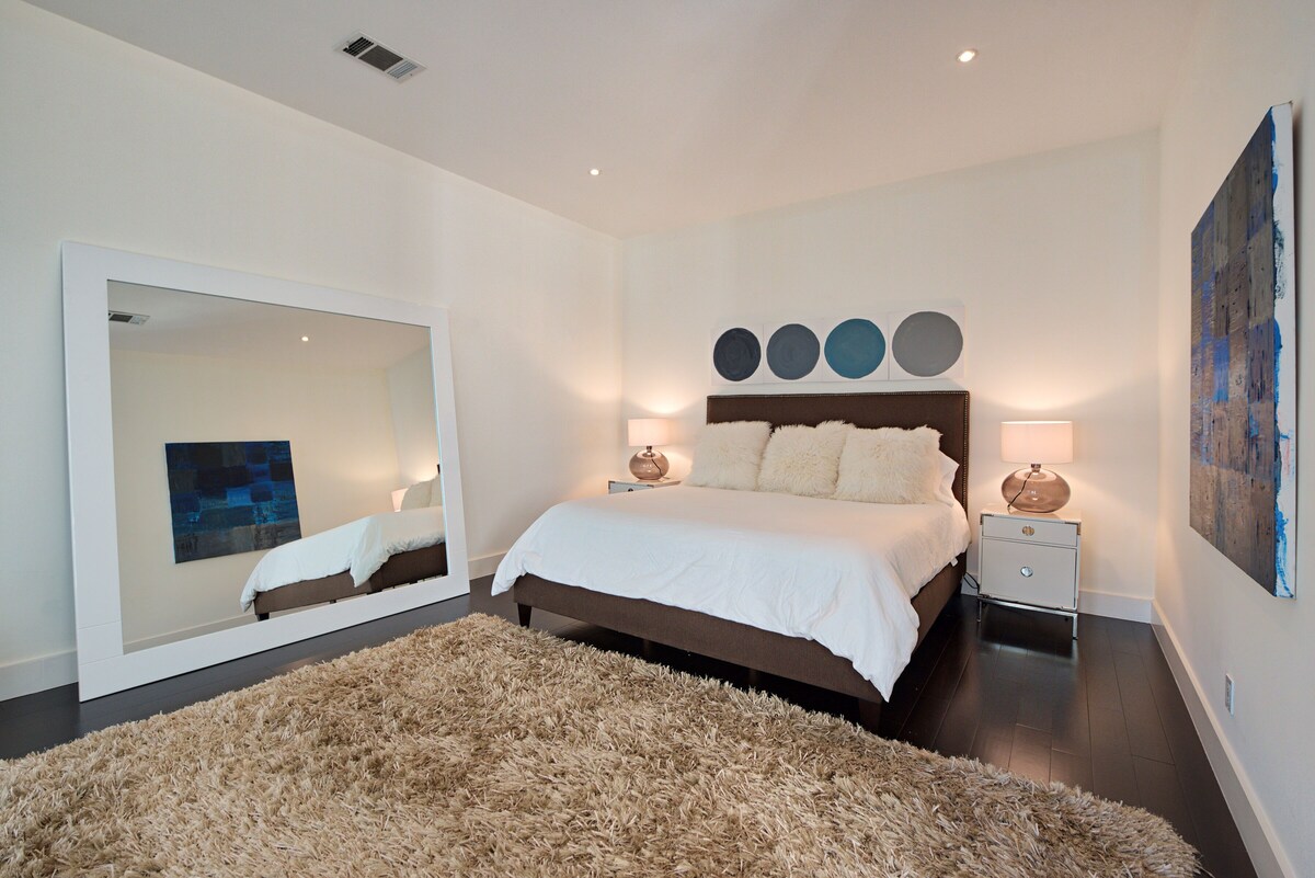 Photo 21 of Contemporary Lake Austin Estate Minutes from Downtown - Privately Gated