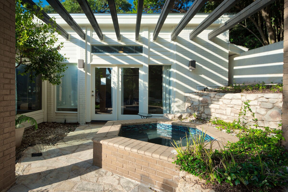 Photo 45 of Contemporary Lake Austin Estate Minutes from Downtown - Privately Gated