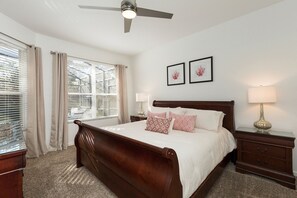 5 chambres, fer et planche à repasser, Wi-Fi, draps fournis