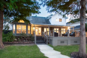 Exterior - New Orleans Area Beautiful Waterfront Home 4BR with Private Boat Dock (Slidell)