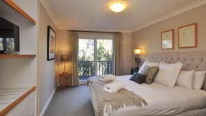 3 bedrooms, iron/ironing board, internet