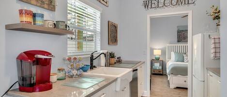 Refrigerador, microondas, horno, placa de cocina