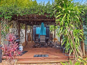 Outdoor dining - Beautiful 1 bedroom/1 bath unit in Downtown Clermont at Lake Minneola (Clermont)