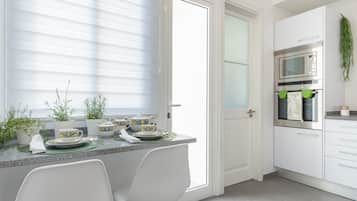 Køleskab, mikrobølgeovn, ovn, kogeplade