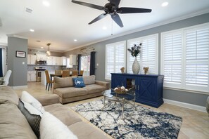 تلفزيون ذكي، مدفأة، ستيريو