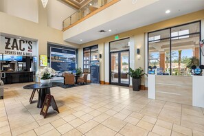 Lobby - Park all day, recharge in style- 10min to Disney, clean, revamped w/ resort pool (Kissimmee)