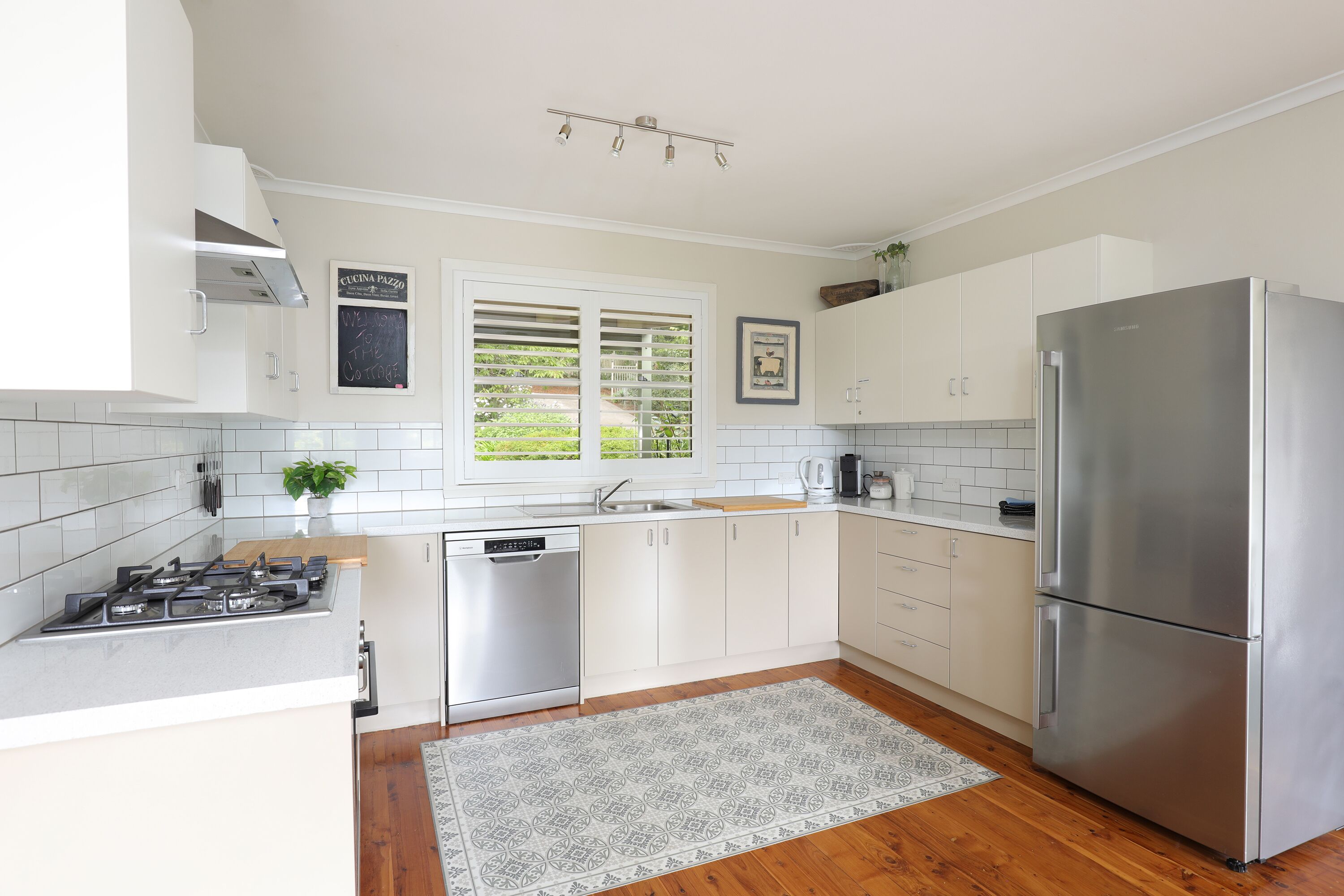 雪櫃、微波爐、焗爐、爐具