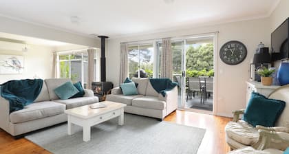 A Garden Retreat, Dog Friendly.