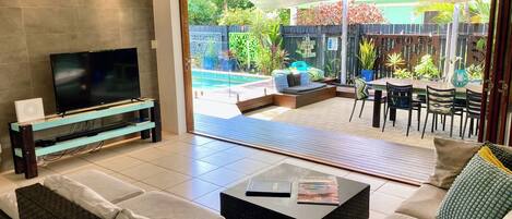 TV connectée, Netflix, livres, services de streaming