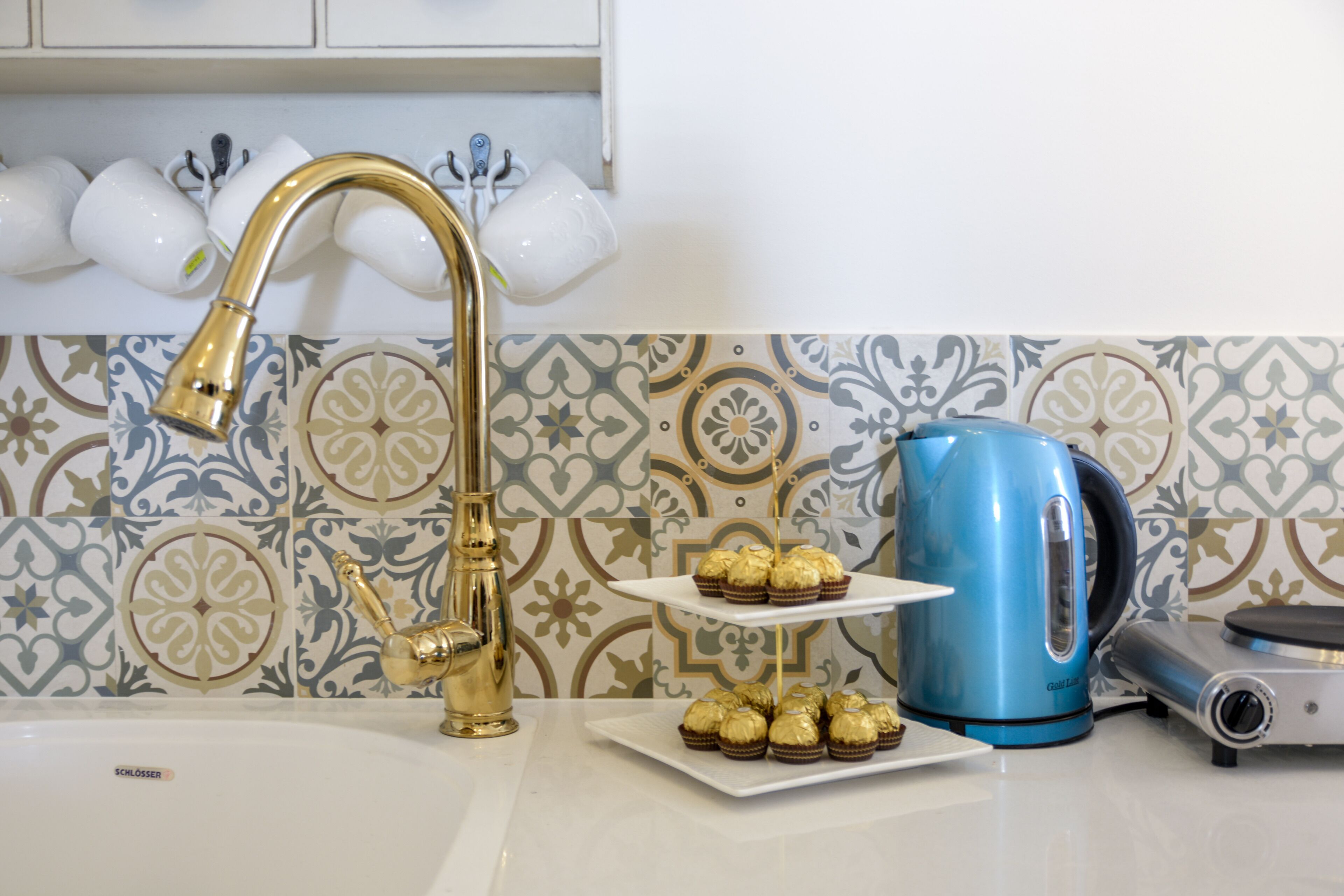 Een koelkast, een microgolfoven, een broodrooster