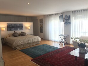 Iron/ironing board, internet, bed sheets