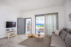 TV, DVD player, ping pong, video library - LOUZOIA BAY VILLA RHODES (Rhodes)