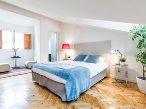 2 bedrooms, laptop workspace, iron/ironing board, internet