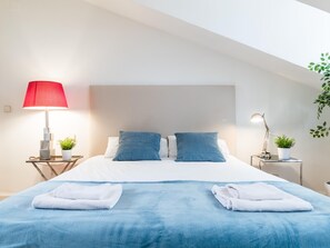 2 bedrooms, laptop workspace, iron/ironing board, internet
