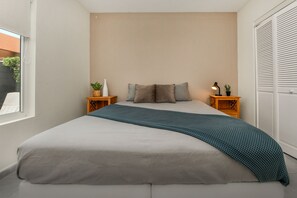 3 slaapkamers, een strijkplank/strijkijzer, gratis wifi, beddengoed