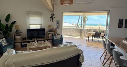 SUPERBE CHALET FRONT DE MER. LES PIEDS DANS LâEAU... « LE SOLEIL LEVANT »
