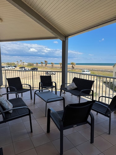 SUPERB CHALET FRONT OF SEA. FEET IN WATER ... "THE RISING SUN"