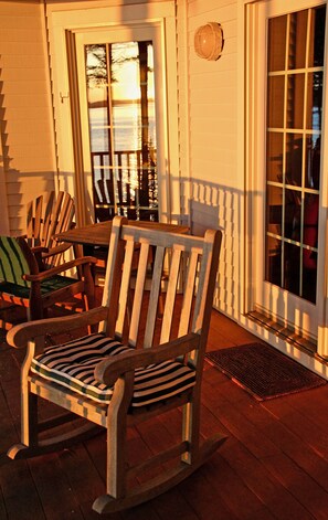 Terrace/patio - Rudman's Retreat. Deep waterfront 2 Bedroom home with spectacular sunset views.  (Harpswell)