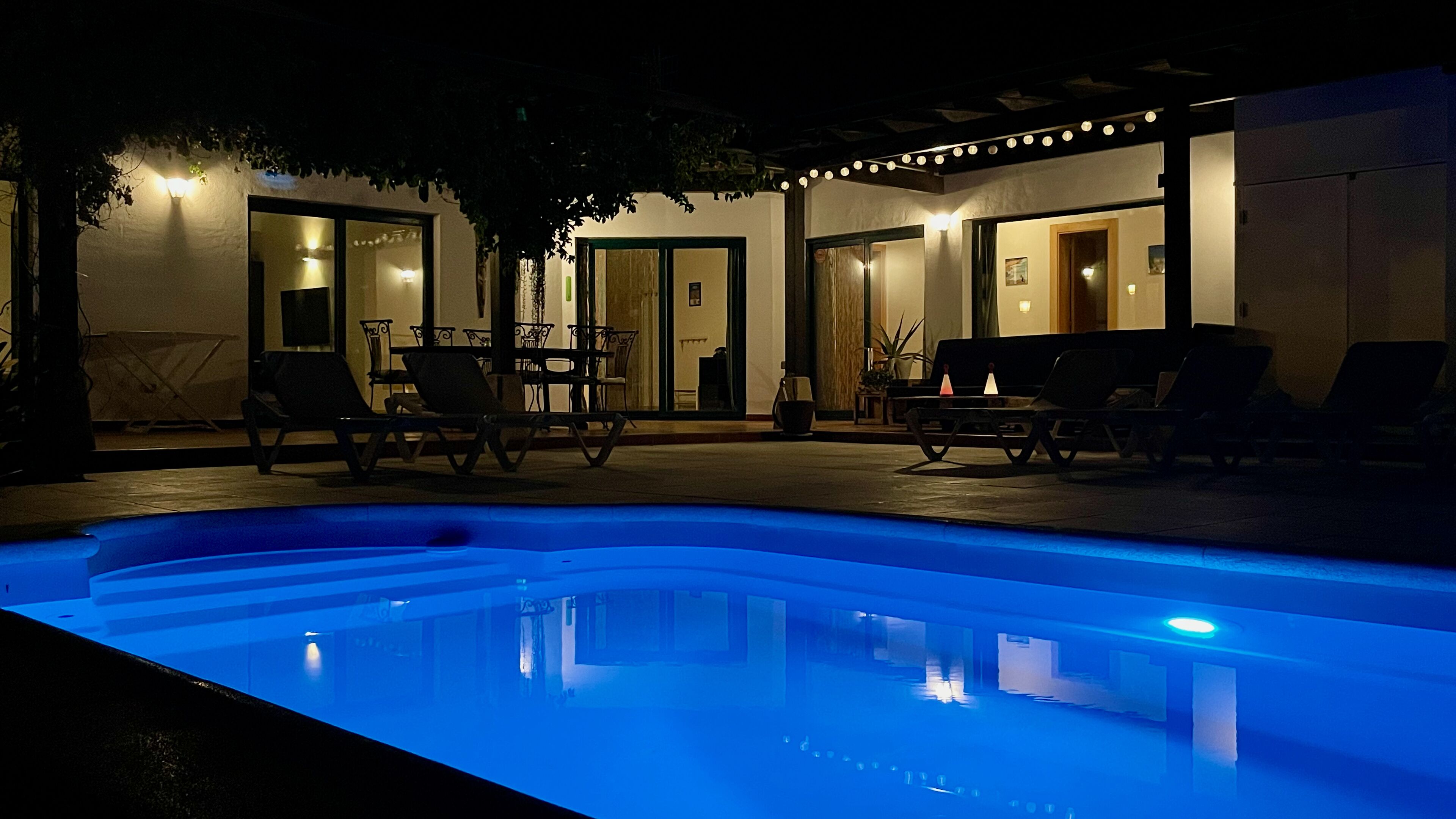 Außenpool, beheizter Pool, Liegestühle