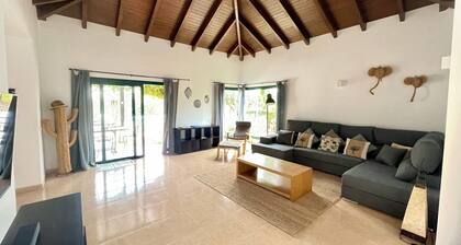 Geräumige Villa mit beheiztem Pool -Fibra