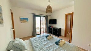 3 dormitorios, tabla de planchar con plancha, wifi gratis y ropa de cama