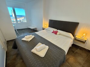 1 bedroom, desk, iron/ironing board, free WiFi - Beautiful Apartment with Sea Views and the Port of Fornells (Fornells)
