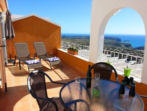 20 m2 large terrace with breathtaking 180º panoramic views of the sea.