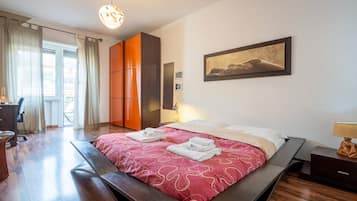 Desk, iron/ironing board, WiFi, bed sheets