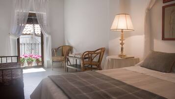 4 Schlafzimmer, Schreibtisch, Bügeleisen/Bügelbrett, WLAN