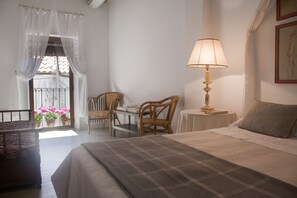 4 Schlafzimmer, Schreibtisch, Bügeleisen/Bügelbrett, WLAN