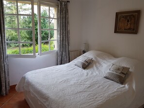 4 bedrooms, iron/ironing board, WiFi, bed sheets - 4 Bed Idyllic Fayence Retreat Private Pool Great Views (Fayence)