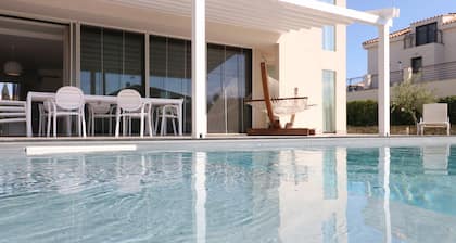 Deluxe Villa oma uima-allas ja poreallas 2 km päässä Ortigia, Sisilia