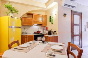 Fridge, microwave, oven, coffee/tea maker