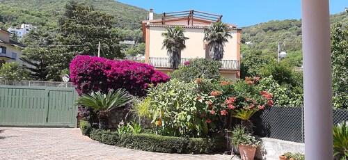 Charming independent villa with garden near the sea and near Rome