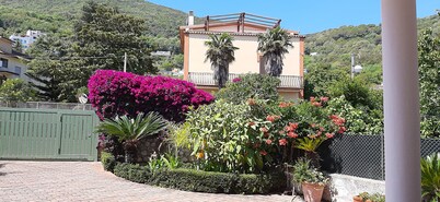 Charming independent villa with garden near the sea and near Rome