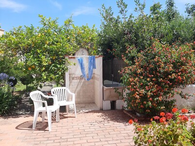 Charming independent villa with garden near the sea and near Rome