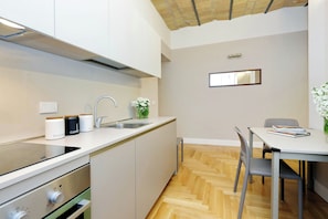 Coffee/tea maker, microwave, oven, stovetop