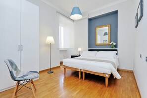 2 bedrooms, desk, iron/ironing board, free WiFi - Colosseum panoramic elegant apartment for 6 (Roma)