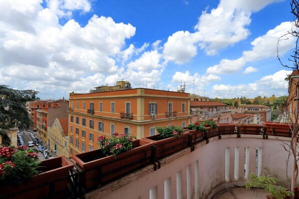 Property grounds - Colosseum panoramic elegant apartment for 6 (Roma)