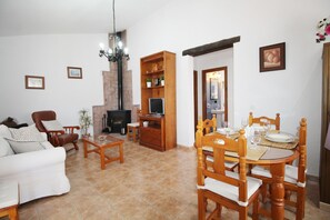 TV, fireplace - 1076 Cortijo de la Musica (Frigiliana)