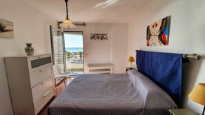 2 soverom, strykejern/-brett og internettilgang